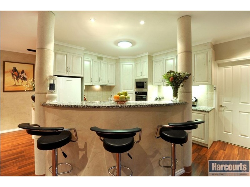 2 Honeyeater Crescent, Flagstaff Hill SA 5159