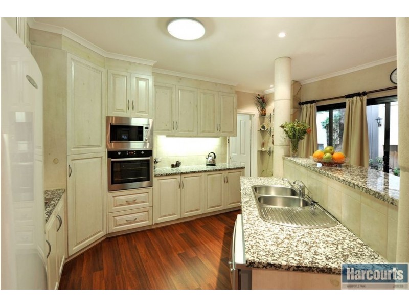 2 Honeyeater Crescent, Flagstaff Hill SA 5159