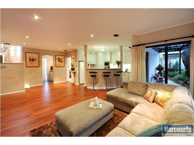 2 Honeyeater Crescent, Flagstaff Hill SA 5159