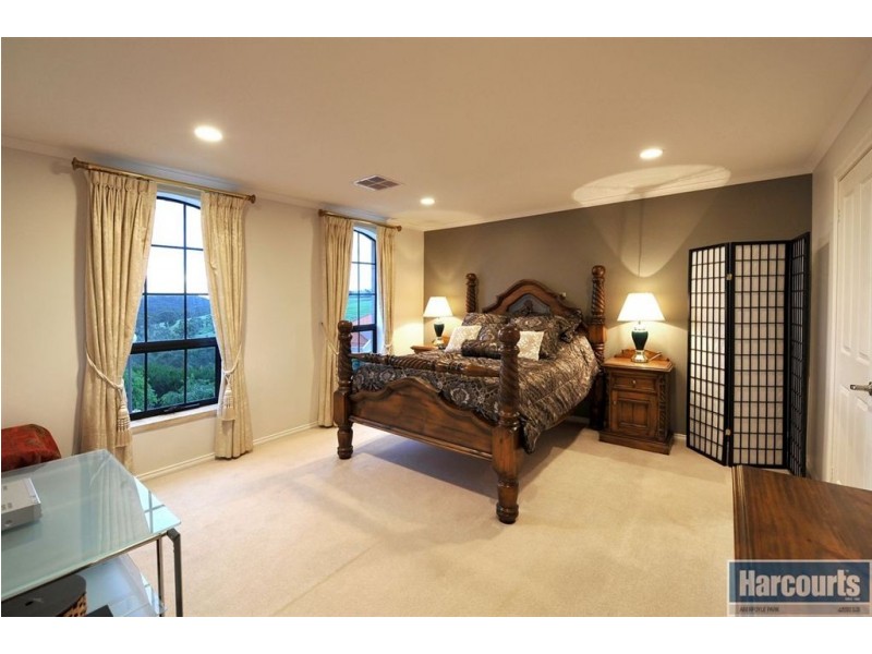 2 Honeyeater Crescent, Flagstaff Hill SA 5159