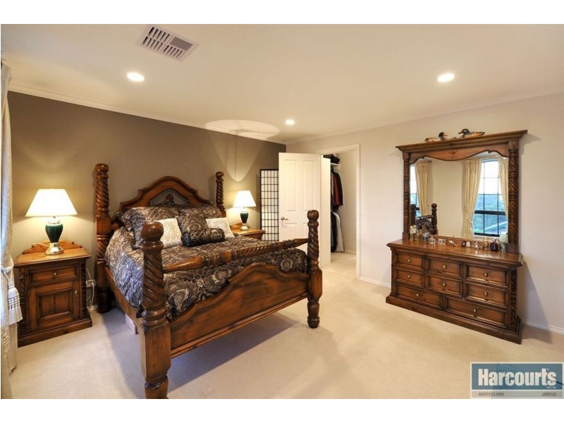 2 Honeyeater Crescent, Flagstaff Hill SA 5159