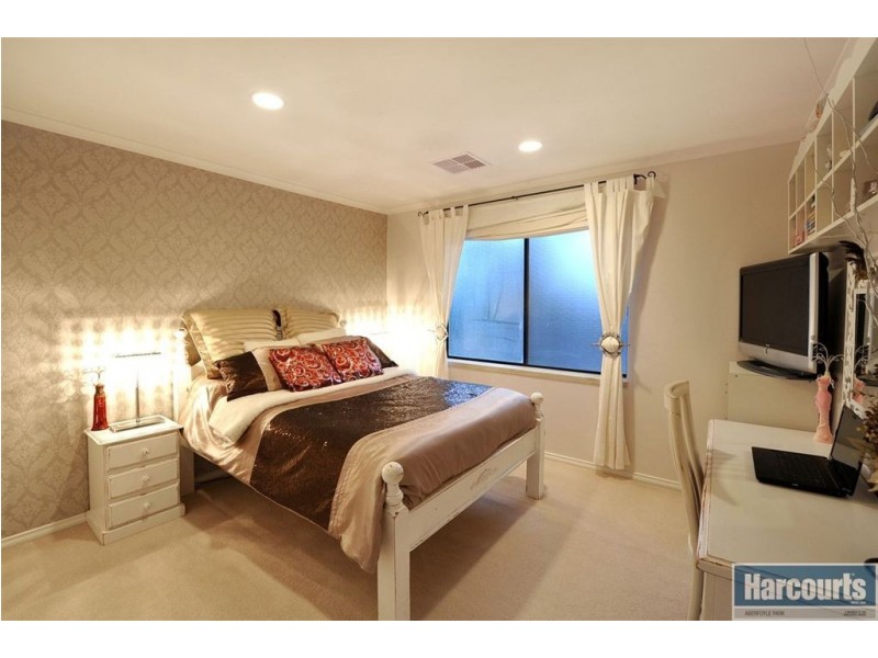 2 Honeyeater Crescent, Flagstaff Hill SA 5159