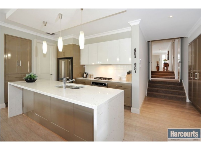 2 Spruce Crt (off Vendale Dr), Flagstaff Hill SA 5159