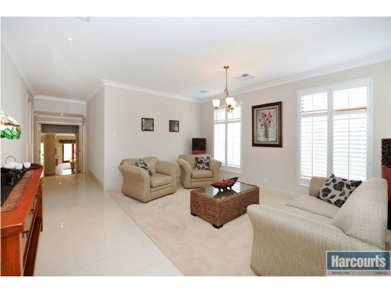 2 Spruce Crt (off Vendale Dr), Flagstaff Hill SA 5159