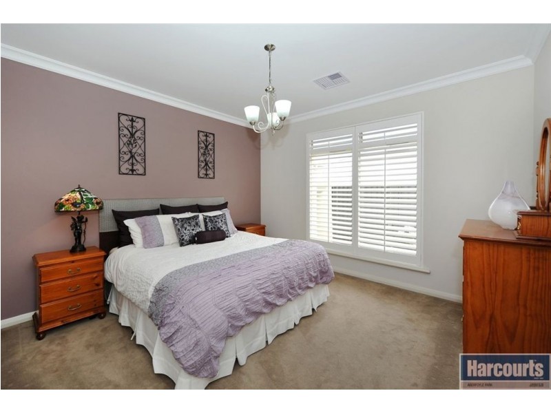 2 Spruce Crt (off Vendale Dr), Flagstaff Hill SA 5159