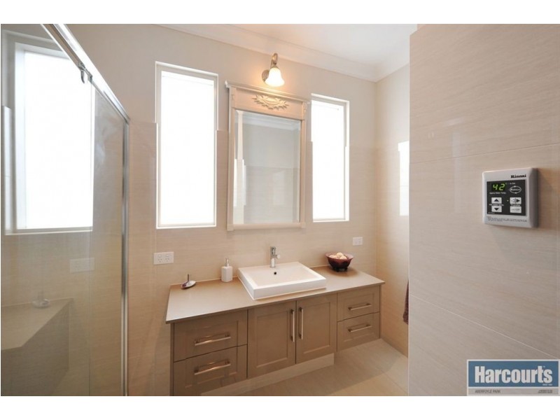 2 Spruce Crt (off Vendale Dr), Flagstaff Hill SA 5159