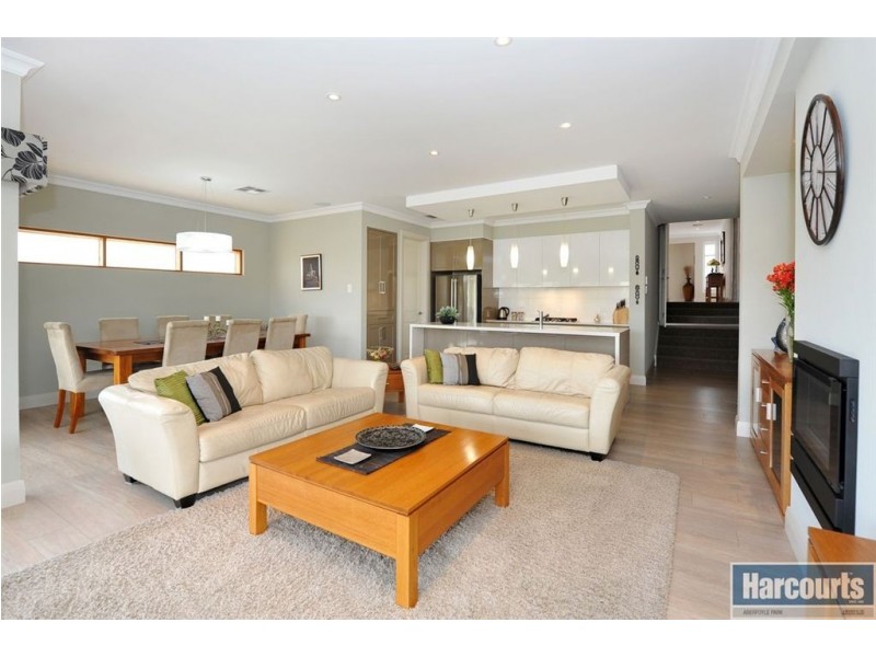 2 Spruce Crt (off Vendale Dr), Flagstaff Hill SA 5159