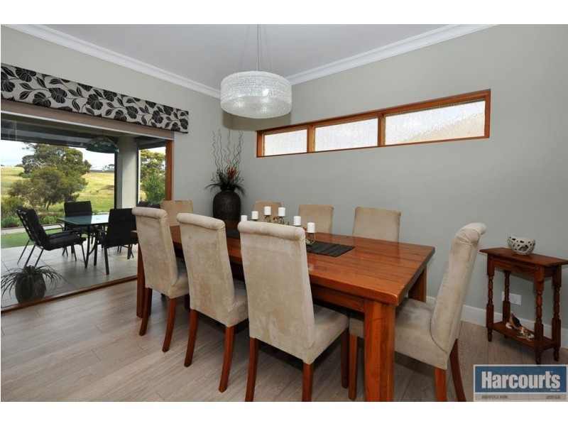 2 Spruce Crt (off Vendale Dr), Flagstaff Hill SA 5159