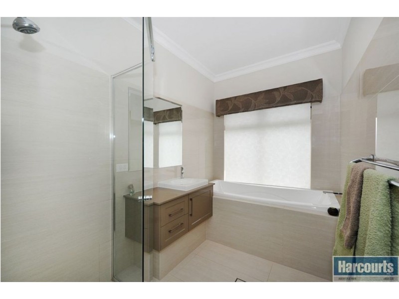 2 Spruce Crt (off Vendale Dr), Flagstaff Hill SA 5159