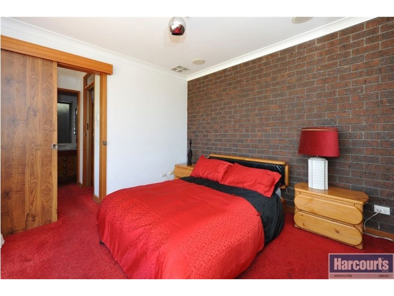 10 Vendale Drive, Flagstaff Hill SA 5159