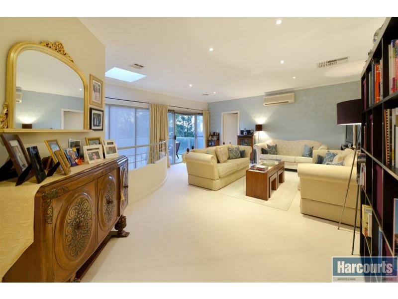 1 Spencer Court, Flagstaff Hill SA 5159