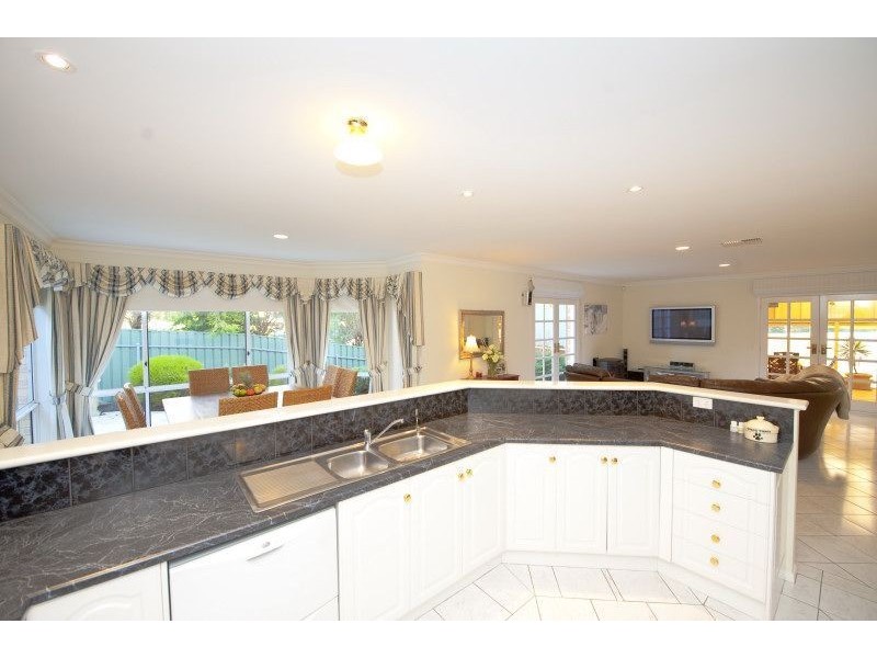 1 Myna Court, Flagstaff Hill SA 5159