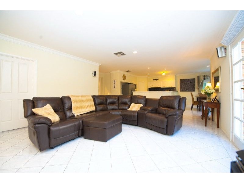 1 Myna Court, Flagstaff Hill SA 5159