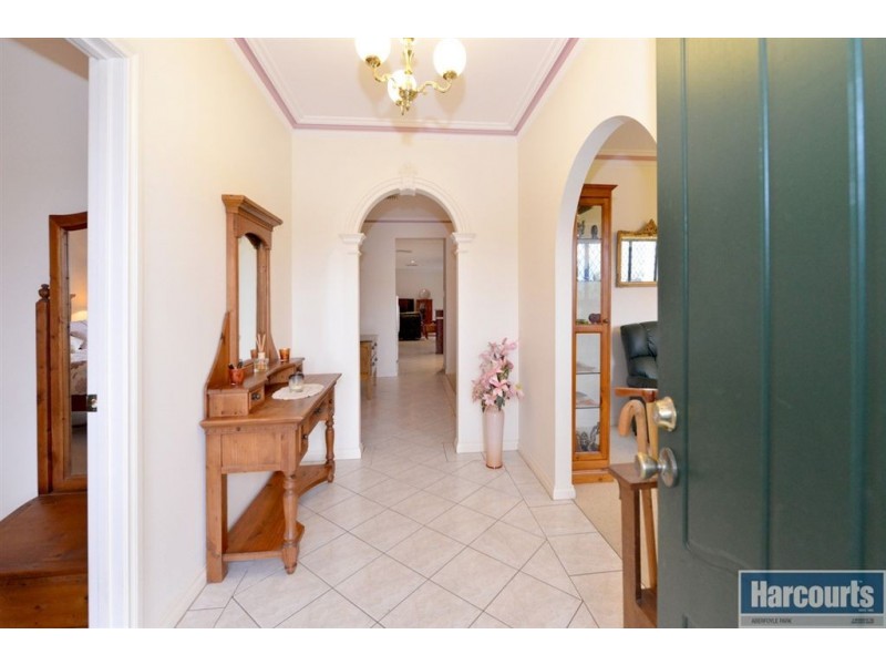 34 Sandalwood Crescent, Flagstaff Hill SA 5159