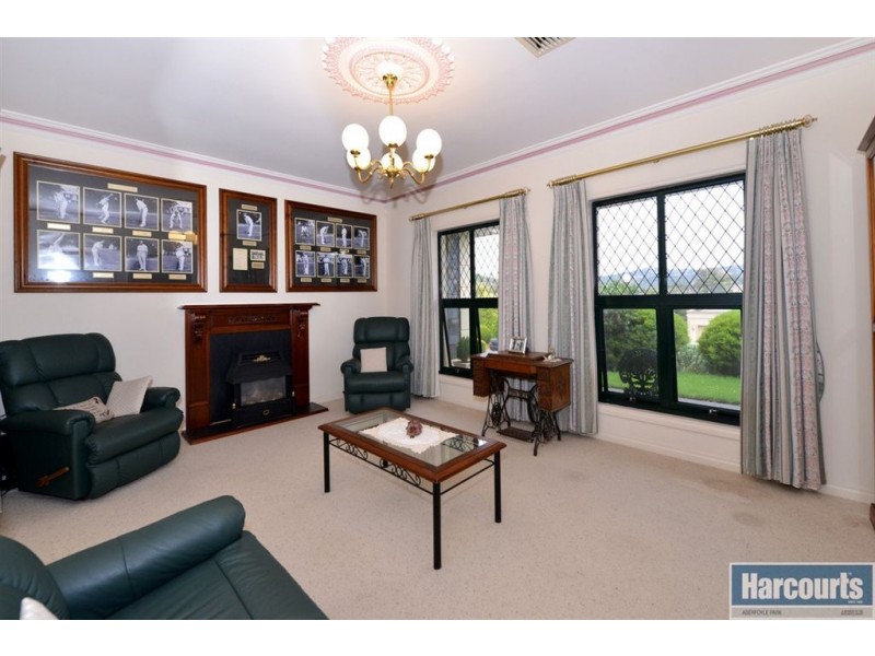 34 Sandalwood Crescent, Flagstaff Hill SA 5159