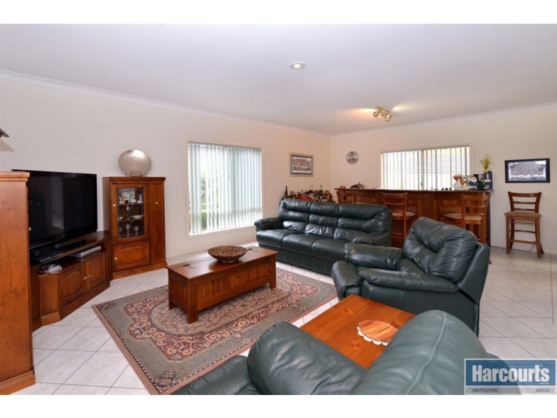 34 Sandalwood Crescent, Flagstaff Hill SA 5159