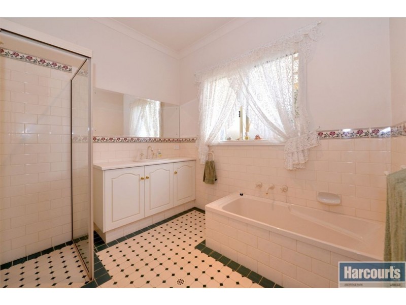 34 Sandalwood Crescent, Flagstaff Hill SA 5159