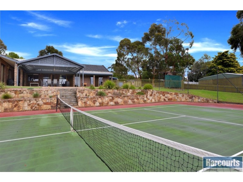 11 Oakridge Road, Aberfoyle Park SA 5159