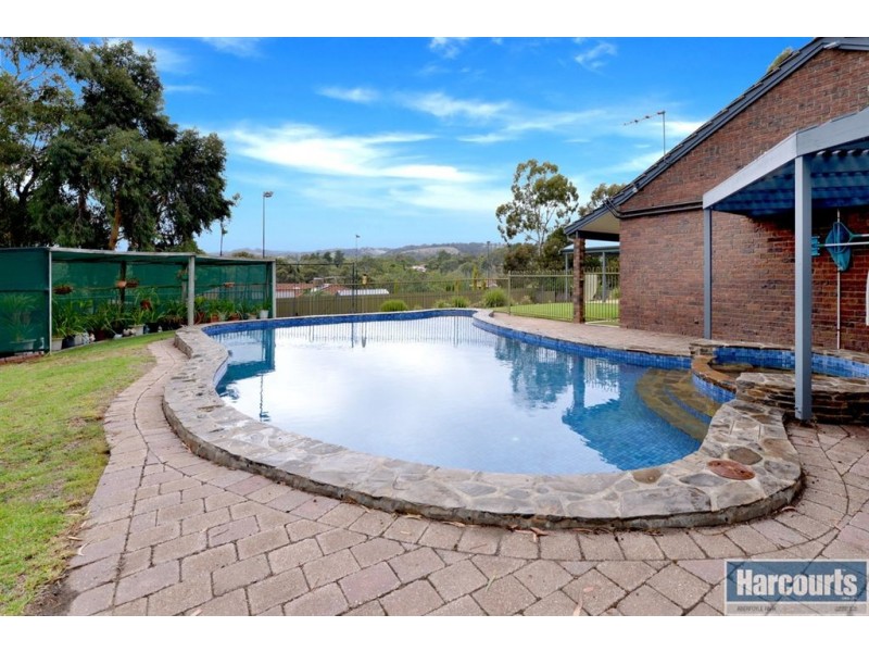 11 Oakridge Road, Aberfoyle Park SA 5159