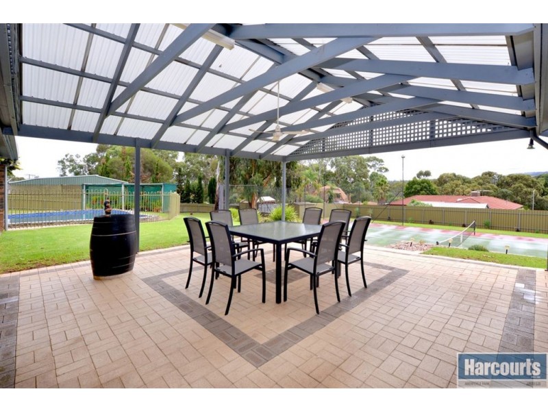 11 Oakridge Road, Aberfoyle Park SA 5159