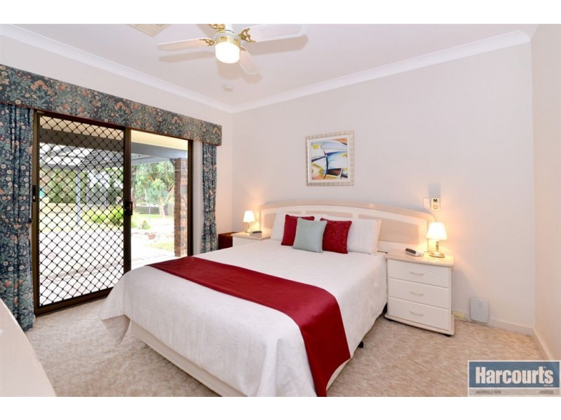 11 Oakridge Road, Aberfoyle Park SA 5159