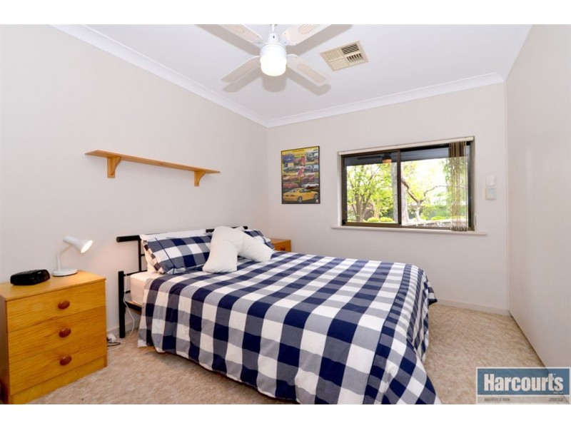 11 Oakridge Road, Aberfoyle Park SA 5159