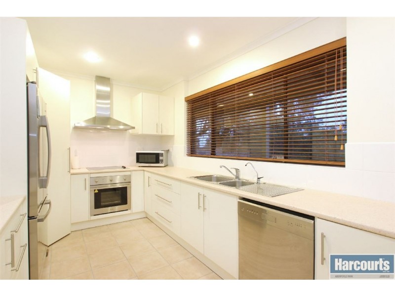 69 Oakridge Road, Aberfoyle Park SA 5159