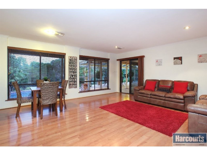 69 Oakridge Road, Aberfoyle Park SA 5159