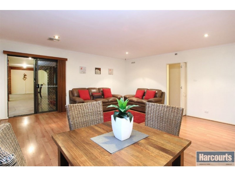 69 Oakridge Road, Aberfoyle Park SA 5159