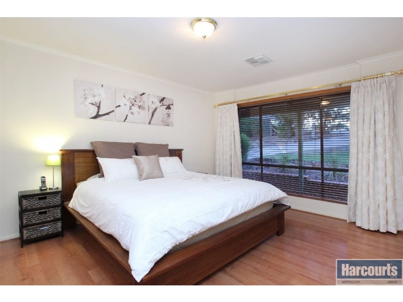 69 Oakridge Road, Aberfoyle Park SA 5159