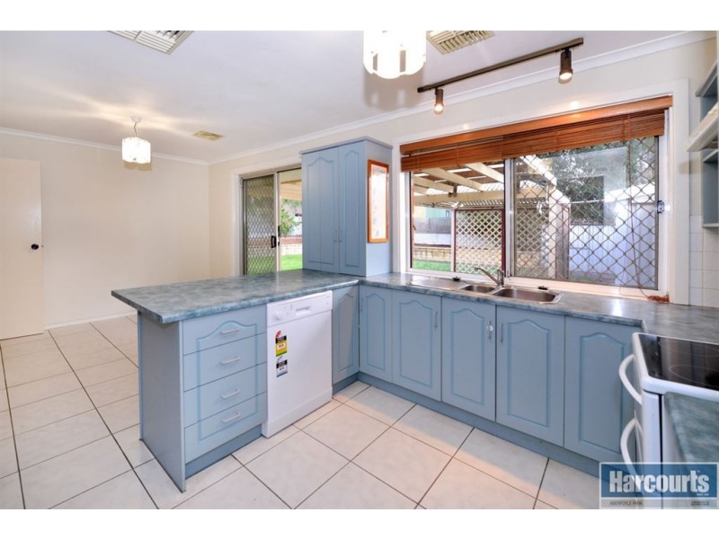 9 Medina Street, Aberfoyle Park SA 5159