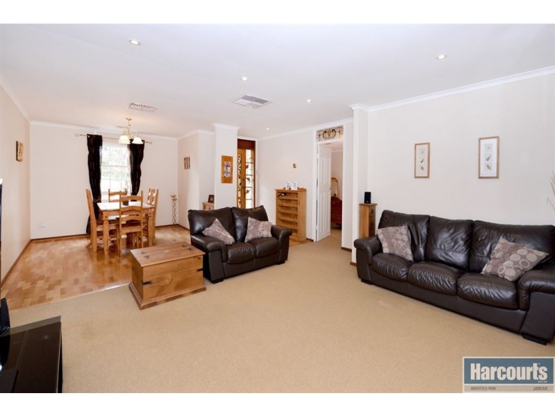 8 Redgum Place, Aberfoyle Park SA 5159