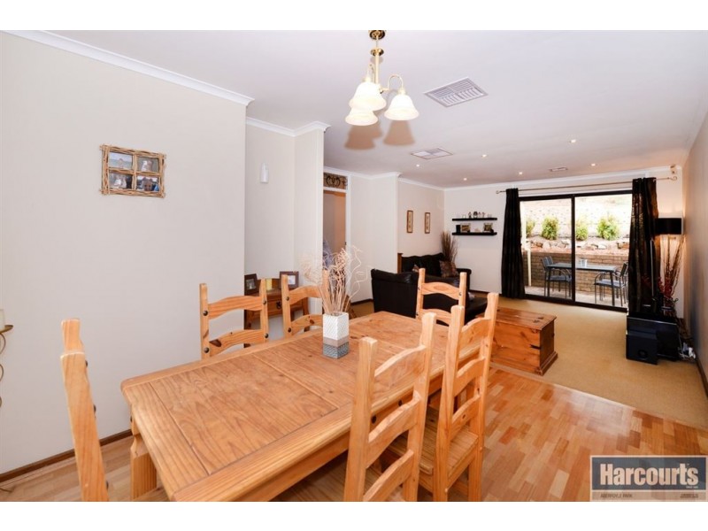 8 Redgum Place, Aberfoyle Park SA 5159