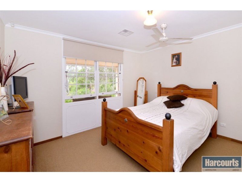 8 Redgum Place, Aberfoyle Park SA 5159