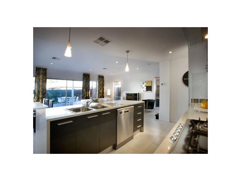 6 Crompton Drive, St Clair SA 5280