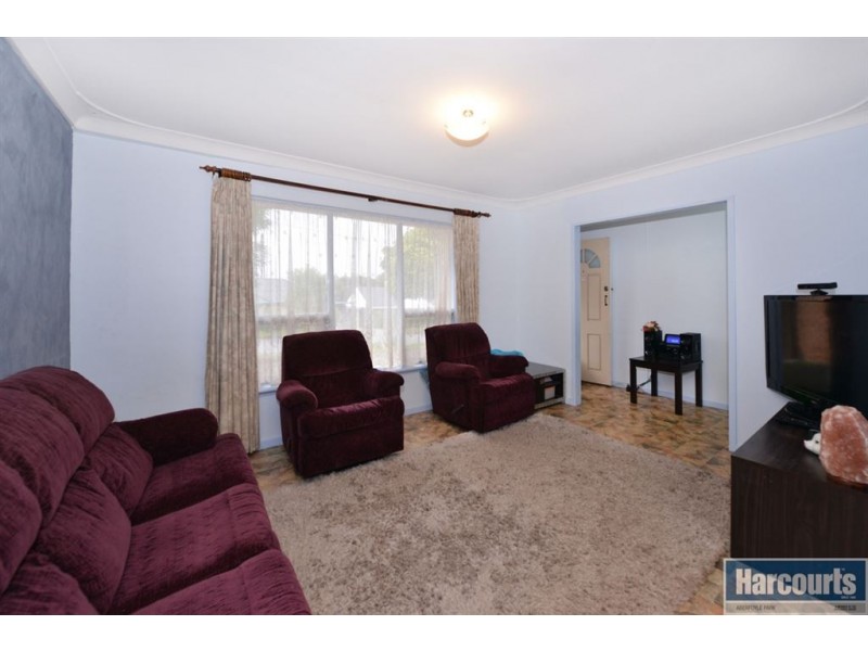 10 Carbenet Drive, Hackham SA 5163