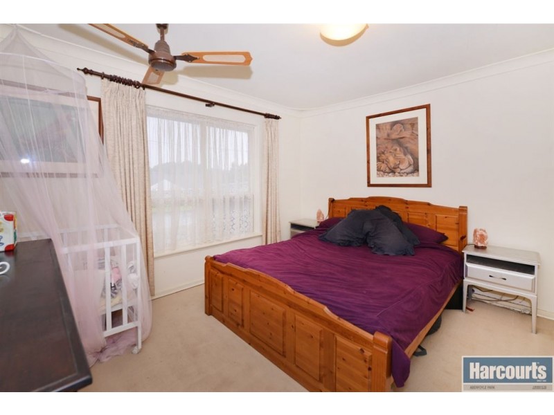 10 Carbenet Drive, Hackham SA 5163