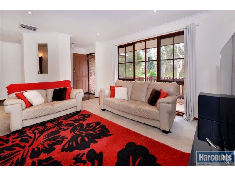 32 Sunnymeade Drive, Aberfoyle Park SA 5159