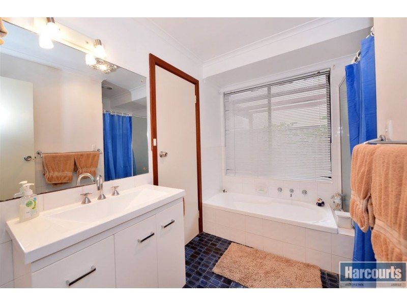 32 Sunnymeade Drive, Aberfoyle Park SA 5159