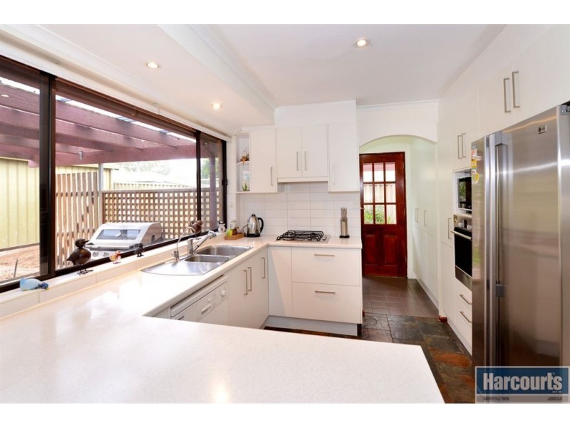 32 Sunnymeade Drive, Aberfoyle Park SA 5159