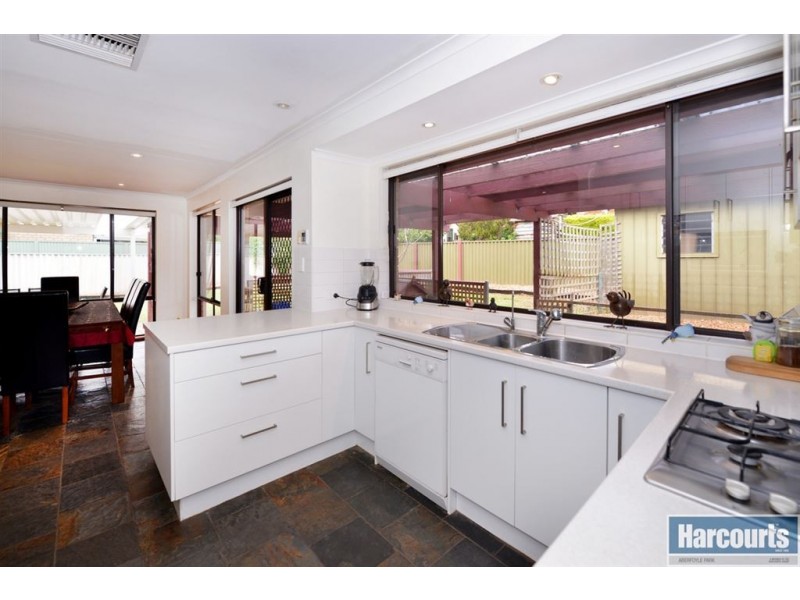 32 Sunnymeade Drive, Aberfoyle Park SA 5159