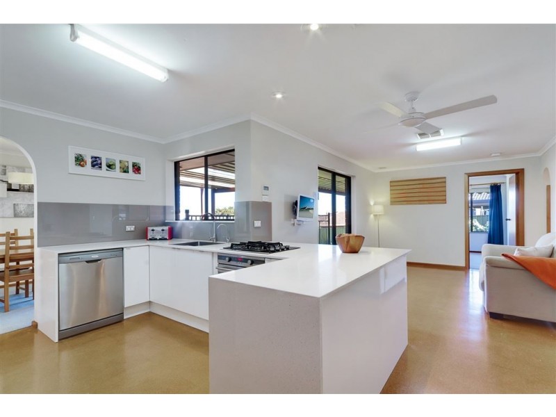 13 Jeanette Crescent, Aberfoyle Park SA 5159