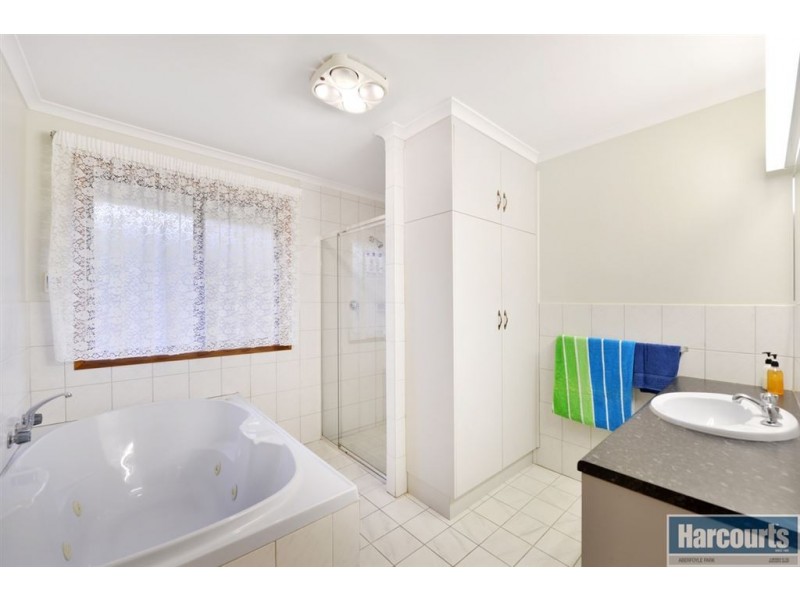 34 Greenfield Rise, Aberfoyle Park SA 5159