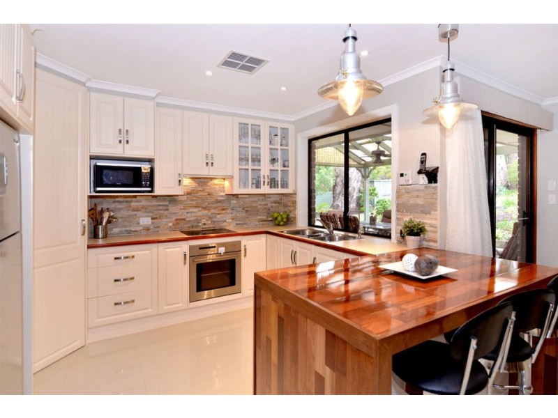 8 Heath Lane, Flagstaff Hill SA 5159