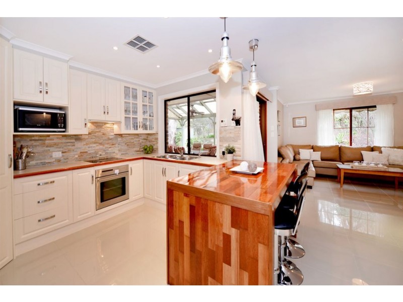 8 Heath Lane, Flagstaff Hill SA 5159