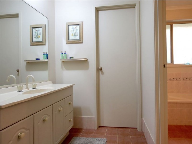 9 Gleneagles Road, Aberfoyle Park SA 5159