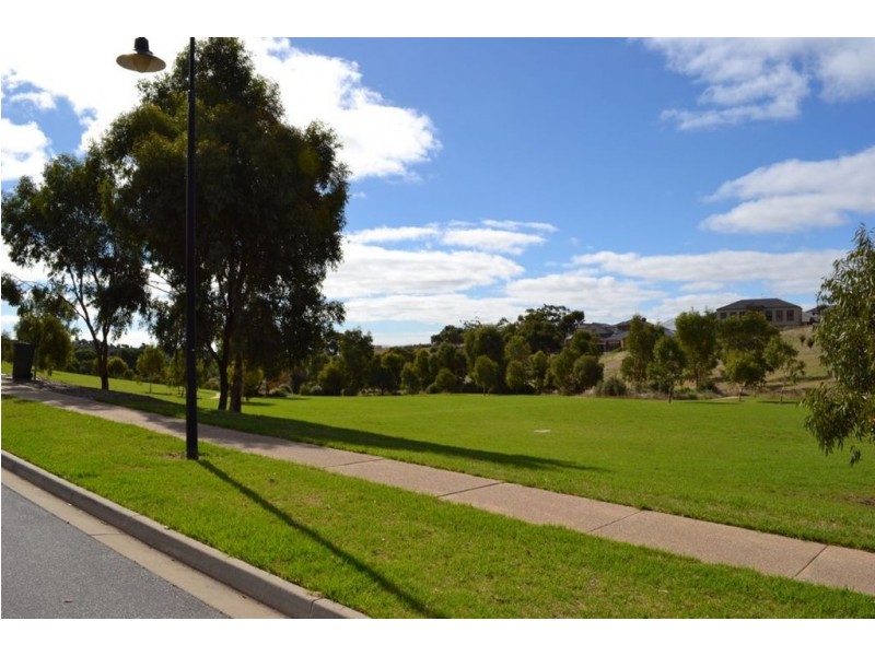 2 Plantation Avenue, Flagstaff Hill SA 5159