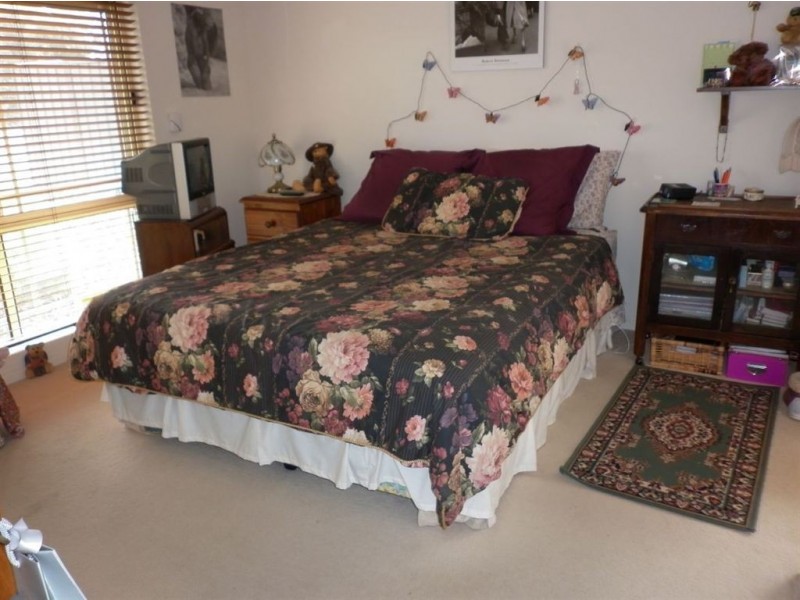 2 Taylors Road West, Aberfoyle Park SA 5159