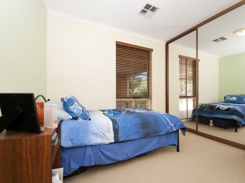 60 Oakridge Road, Aberfoyle Park SA 5159