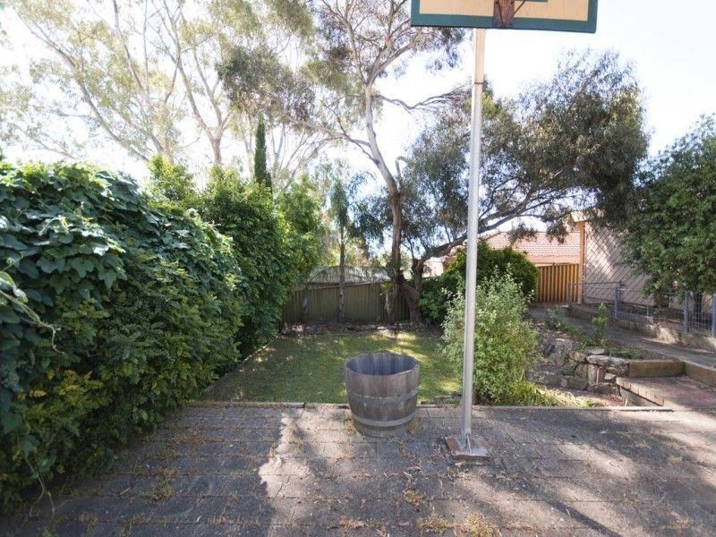 60 Oakridge Road, Aberfoyle Park SA 5159